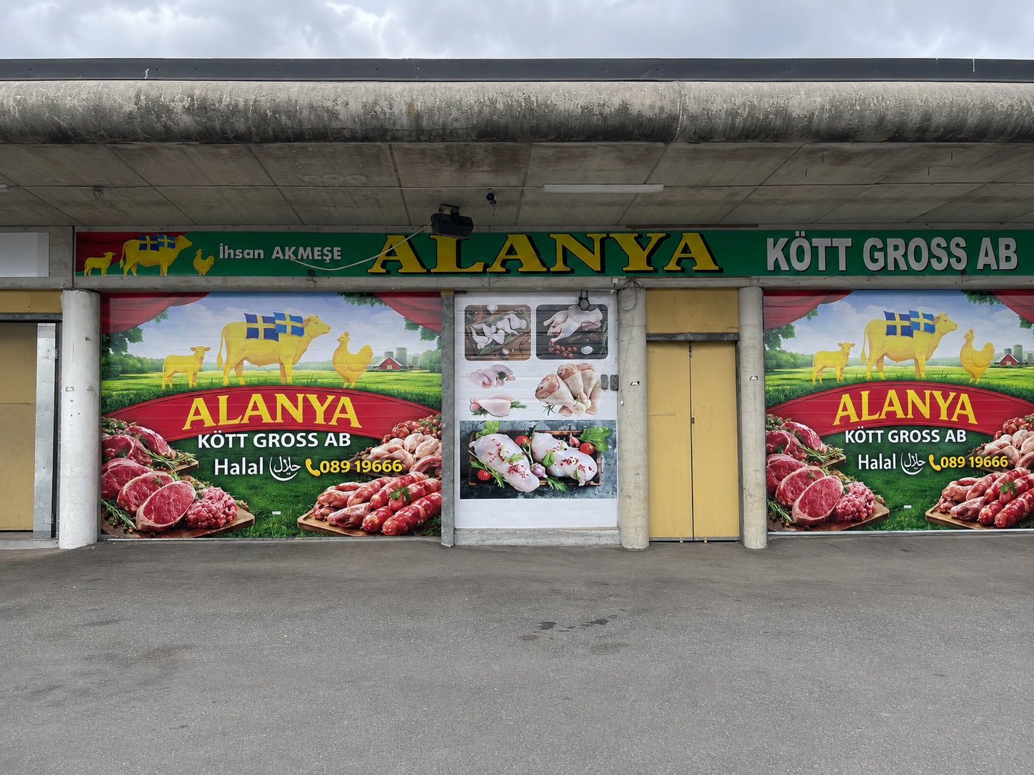 Perspektivkorrigerat och retuscherat foto av Alanyas butik på Marknadsvägen